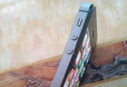苹果iPhone5s也能被压弯