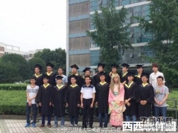 自造女神拍毕业照是什么梗