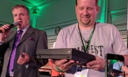 微软新一代游戏主机Xbox One X 史上最小的Xbox产品
