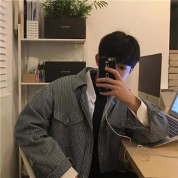 男生拿手机挡脸拍照头像 2018最新拿手机挡住脸自拍的男生头像