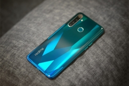 realme Q后盖是玻璃材质吗 realme Q后盖是什么材质的