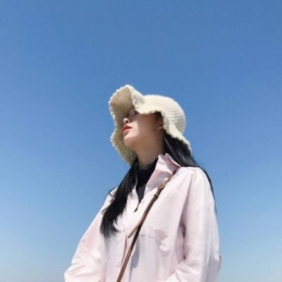 不看镜头的女生头像干净自然 女生头像高清自然唯美好看图片