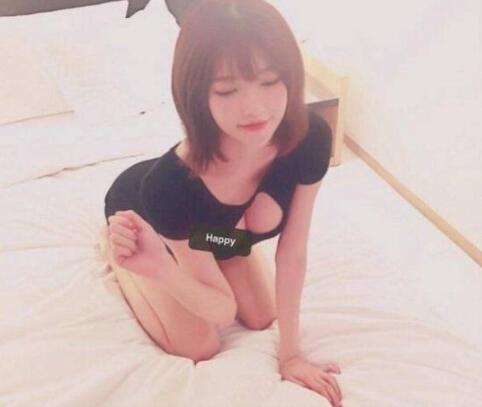 韩国美女主播阿英 靠身材赚辆保时捷