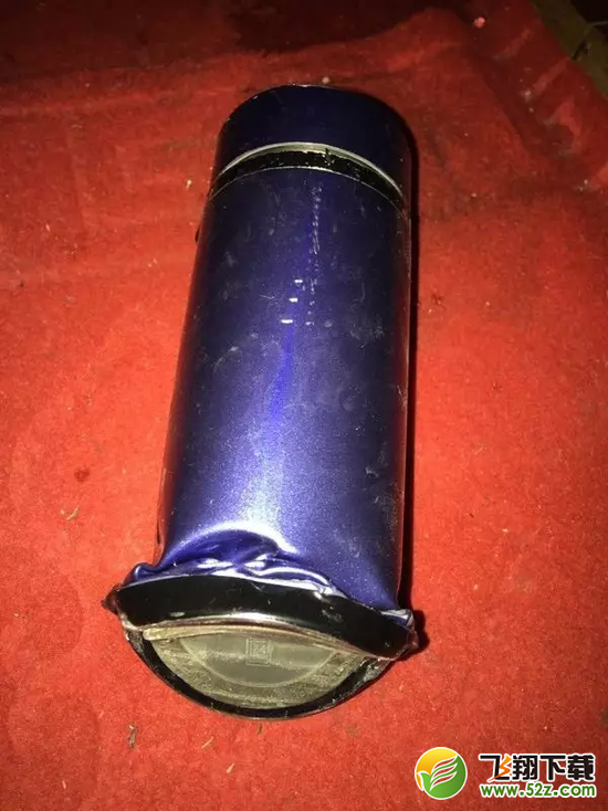 大妈用杯子档电梯门 不料电梯竟然爆炸