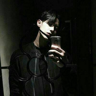2018qq头像男生颓废伤感高清头像_内心伤感孤独男生头像高清图片
